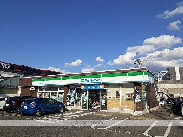 コンビニ　ファミリーマート塩尻緑ヶ丘南店（コンビニ）まで300m