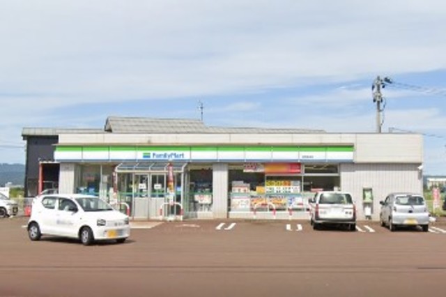 コンビニ　ファミリーマート長岡蓮潟店（コンビニ）まで512m