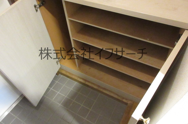 玄関　玄関前シューズボックス　2026年3月27日17時撮影