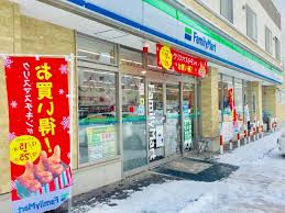 コンビニ　ファミリーマート札幌北22条西5丁目店（コンビニ）まで286m