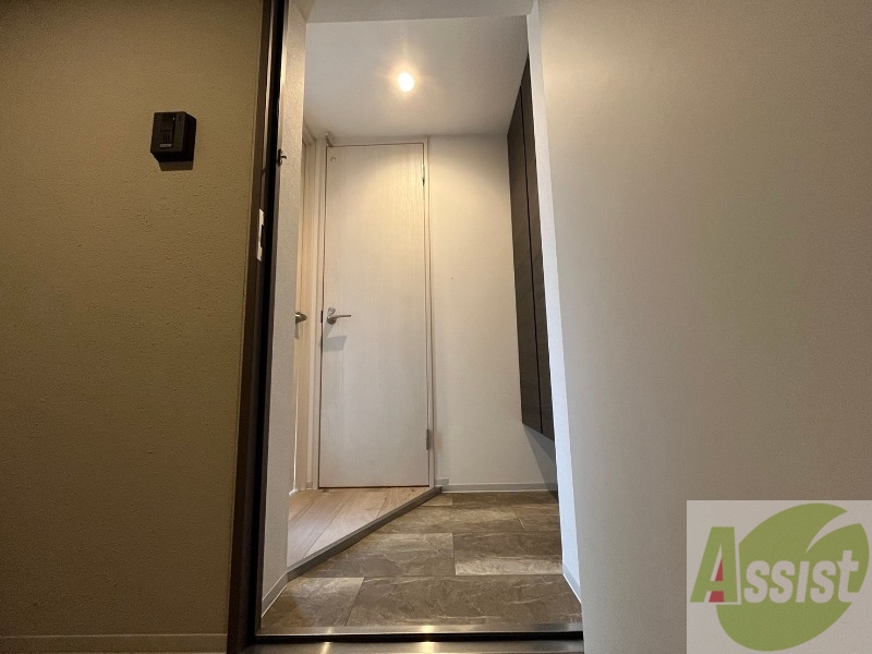 玄関　玄関です。ご覧の通り広々としていますね。