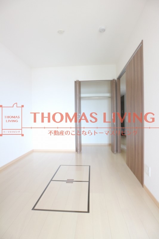 その他部屋・スペース　北側の洋室にも窓があり、明るい室内になります。