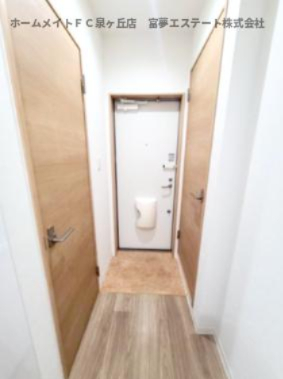 玄関　※同物件・反転タイプの写真