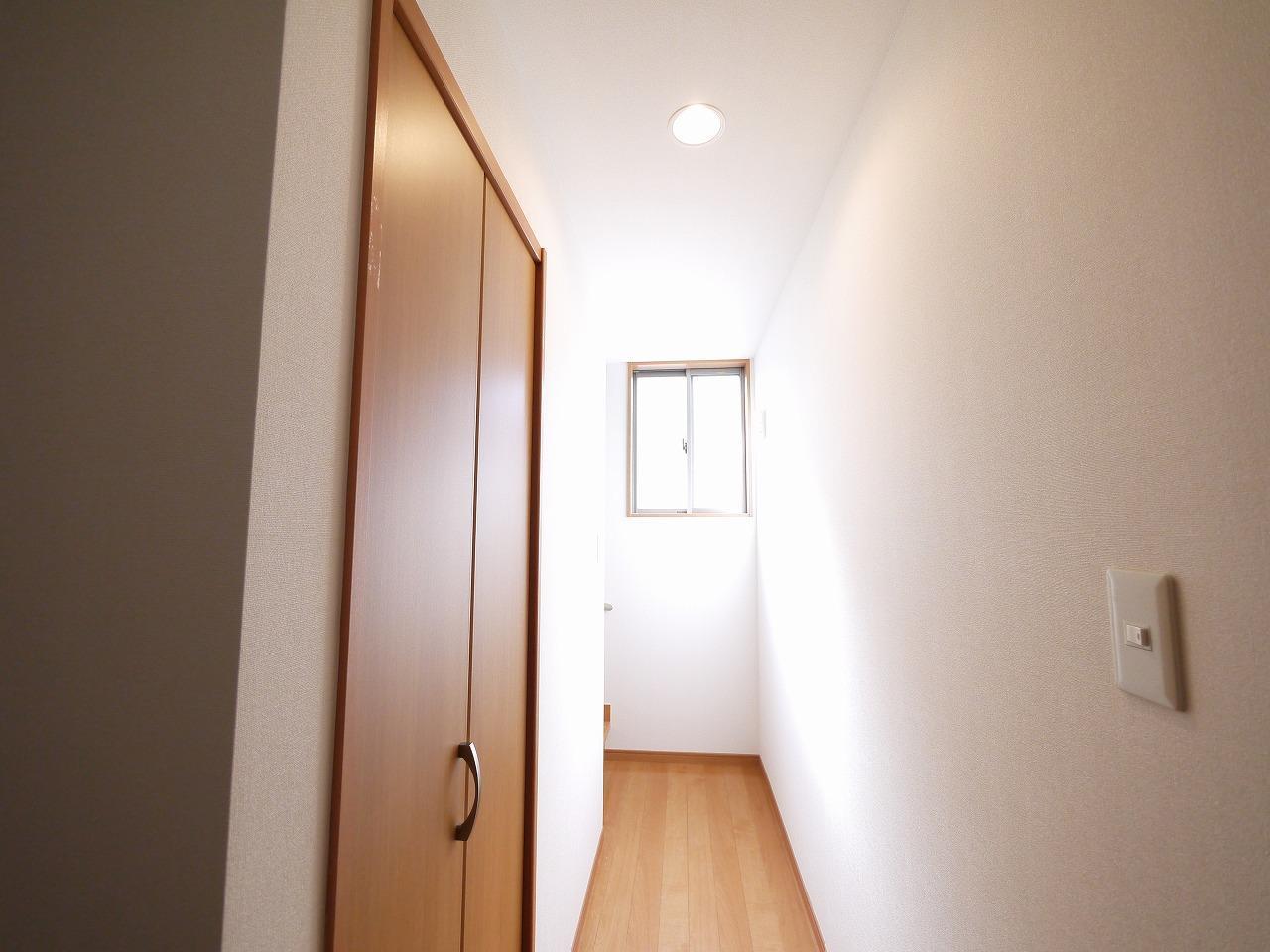 収納　廊下