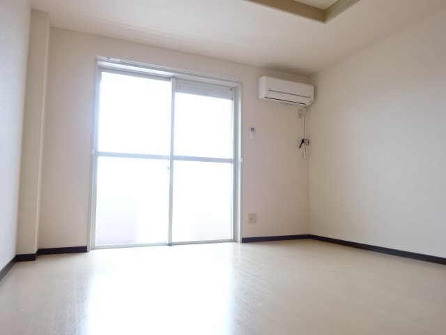 居室・リビング　写真は308号室です（参考）