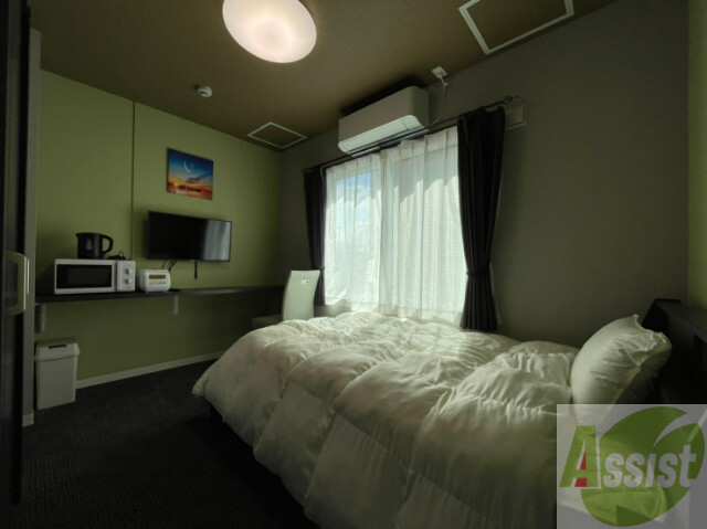 居室・リビング　リビングです。ベッドが最初からついてるのは嬉しいですね。