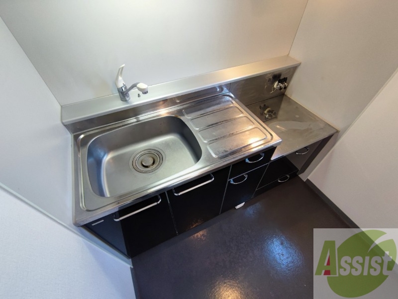 キッチン　キッチンです。ご自身でコンロを設置していただけます。