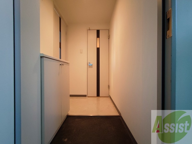 玄関　玄関の様子です。明るい印象ですね。気分もあがりそう。