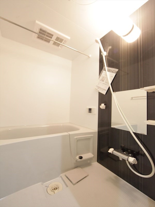 バス・シャワールーム　浴室暖房乾燥機付　追い焚き機能付お風呂　同仕様写真