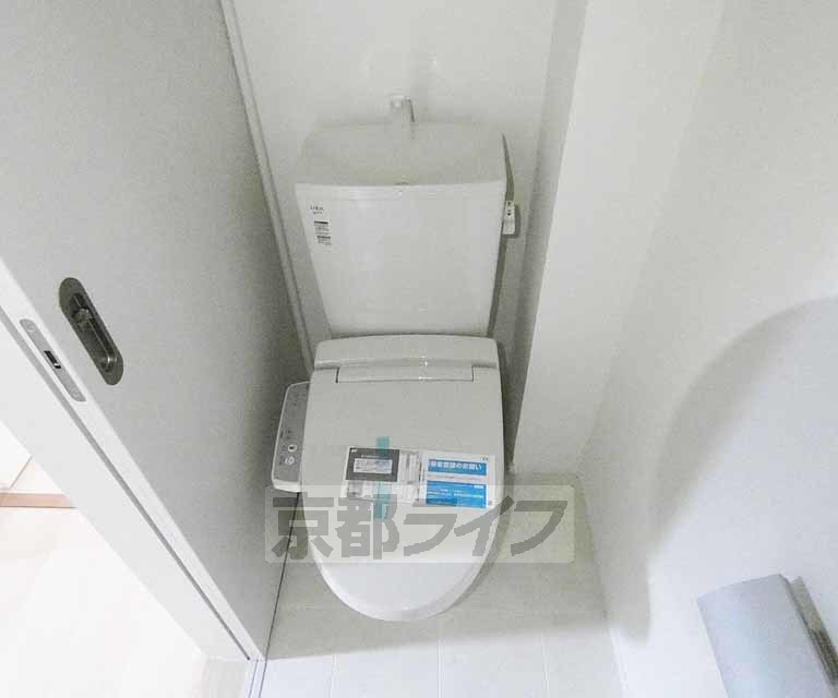 トイレ　ウォシュレット付きです。