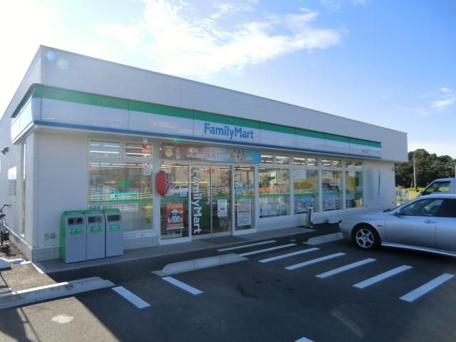 コンビニ　ファミリーマート（コンビニ）まで980m
