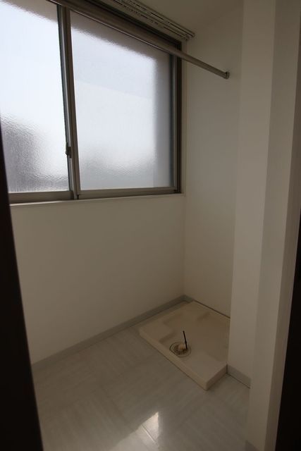 その他設備　サンルーム（洗濯機置き場有り）