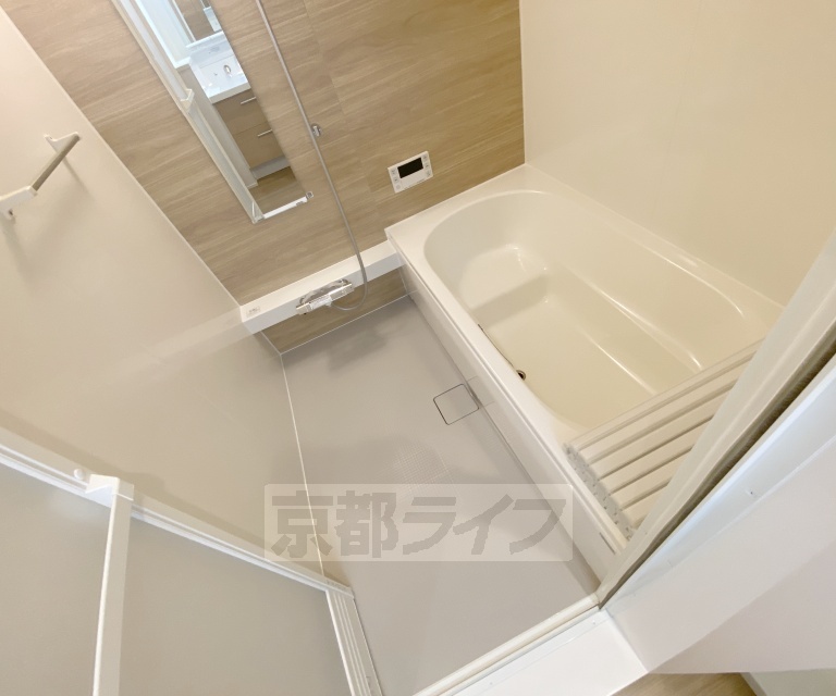 バス・シャワールーム　広々とした浴室です。