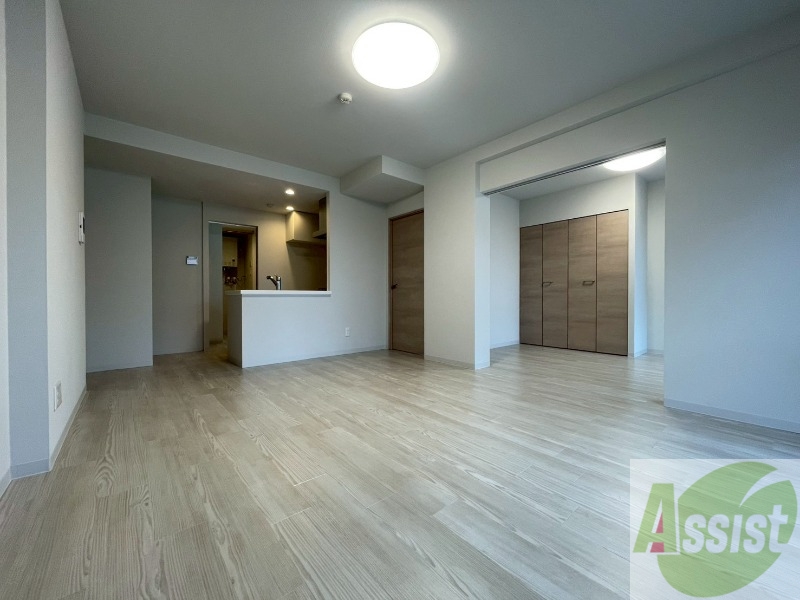 居室・リビング　広々としたリビングですね。使い勝手がよさそうですね！