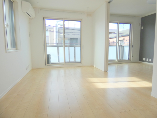 居室・リビング　明るくキレイなお部屋★