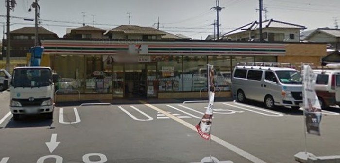 コンビニ　セブンイレブン（コンビニ）まで1000m