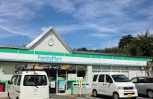 コンビニ　ファミリーマート深沢二丁目店（コンビニ）まで300m