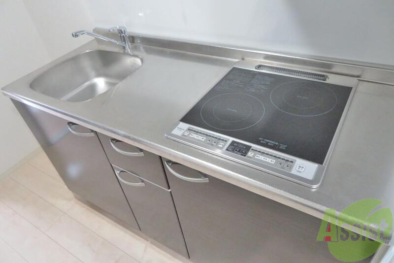 キッチン　コンロは２口のＩＨクッキングヒーター付きです。