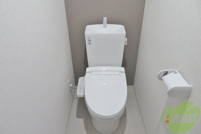 トイレ　トイレは温水洗浄便座で清潔に使えます。