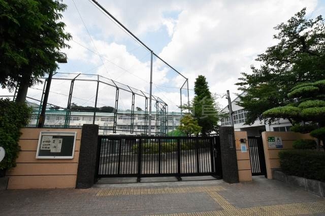 中学校　大森第三中学校（中学校）まで404m