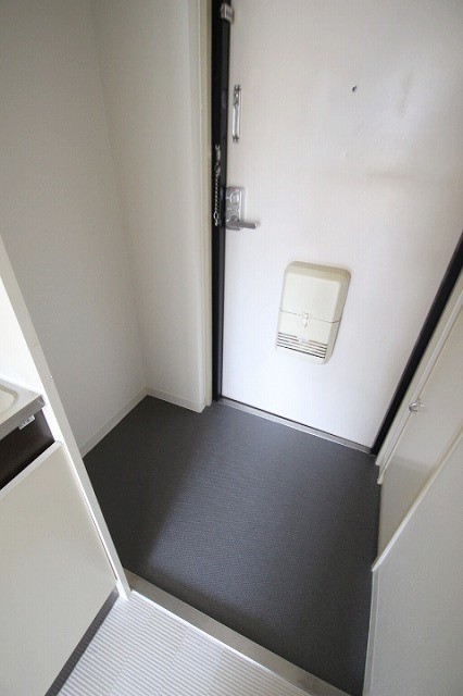 玄関　別号室の写真です（反転）