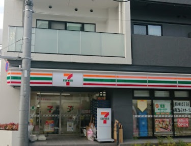 コンビニ　セブンイレブン（コンビニ）まで70m