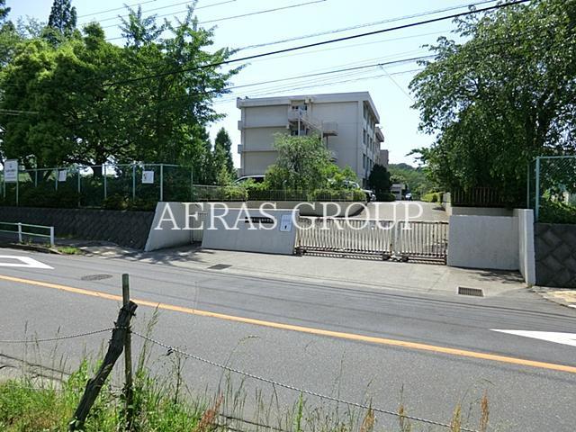 中学校　多摩市立和田中学校（中学校）まで571m