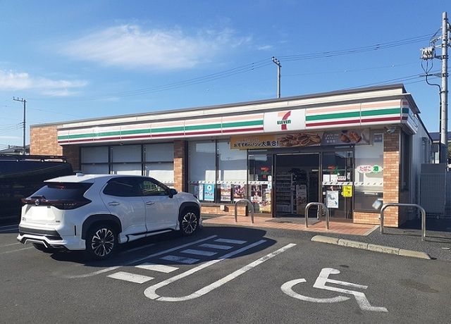 コンビニ　セブンイレブン高崎駅東口店（コンビニ）まで320m