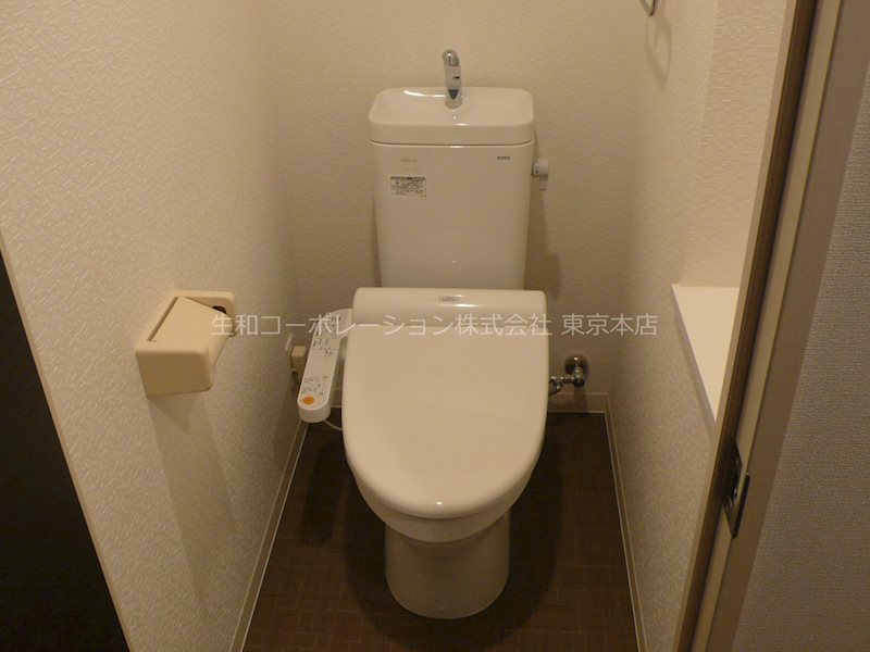 トイレ　ウォシュレット付のトイレです。
