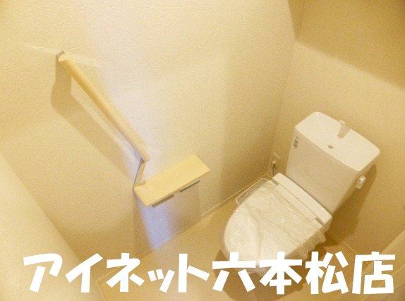 トイレ　ウォシュレット付きで快適です