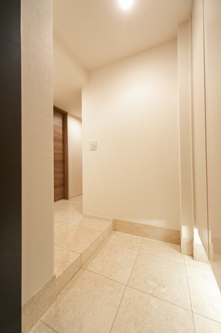 玄関　※写真は同タイプ住戸です。