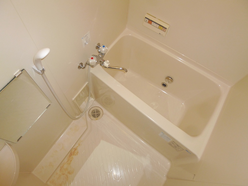 バス・シャワールーム　シンプルで機能的なユニットバス！