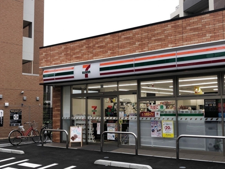 コンビニ　セブンイレブン 大田区東雪谷1丁目店（コンビニ）まで335m