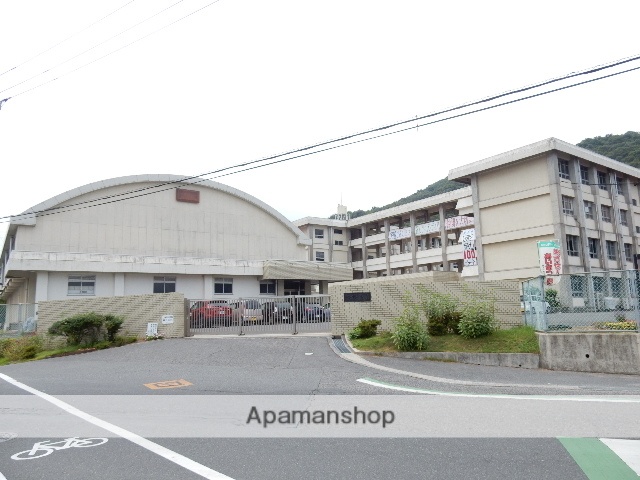 中学校　玉野市立荘内中学校（中学校）まで540m