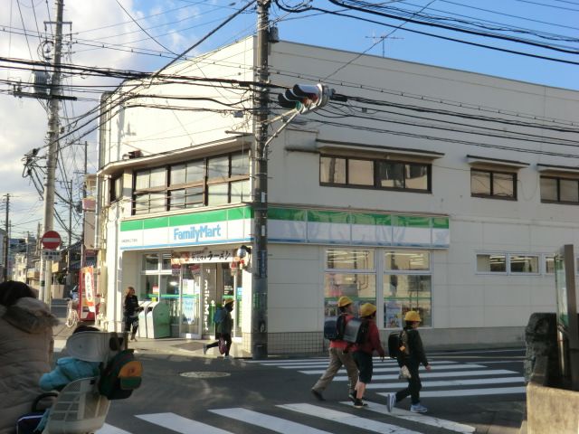 コンビニ　ファミリーマート川崎宮内三丁目店（コンビニ）まで408m
