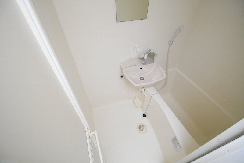 バス・シャワールーム　仕様・設備は原状と異なる場合有。現状優先