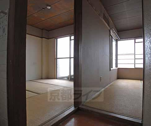 居室・リビング　和室が隣り合わせです。