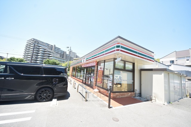 コンビニ　セブンイレブン　豊中東泉丘店（コンビニ）まで1898m