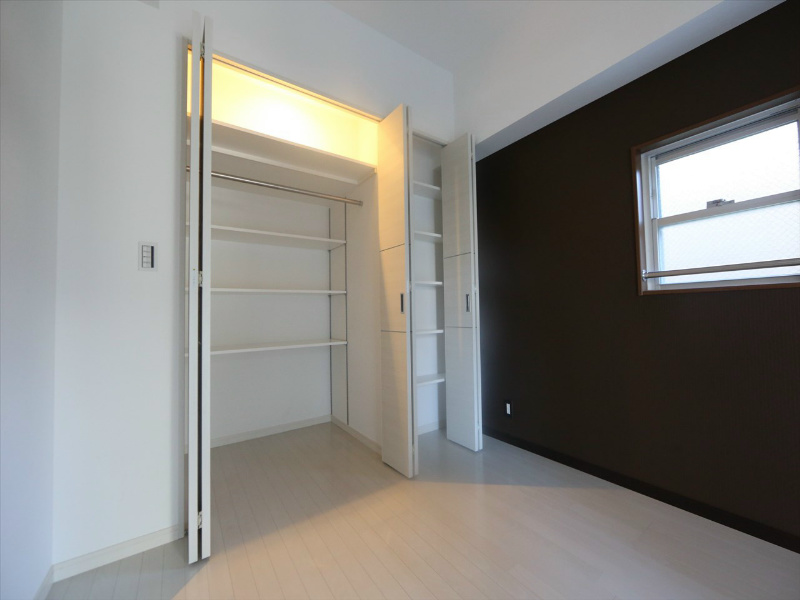 収納　ウォークインクローゼット（収納充実してます）