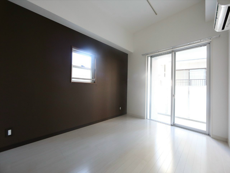 バルコニー　洋室6.37帖　バルコニー　エアコン完備