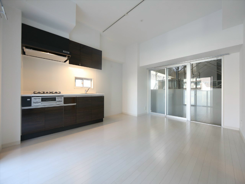 居室・リビング　ＬＤＫ11.57帖　システムキッチン　両面バルコニー