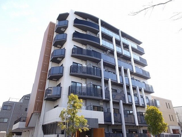 建物外観　７階建ての賃貸マンション