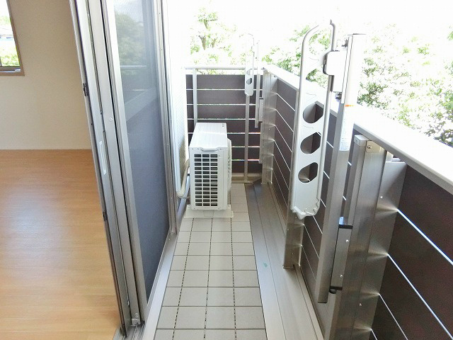 バルコニー　メリットがたくさんの南向き（南東）ベランダ。手すり部分に物干
