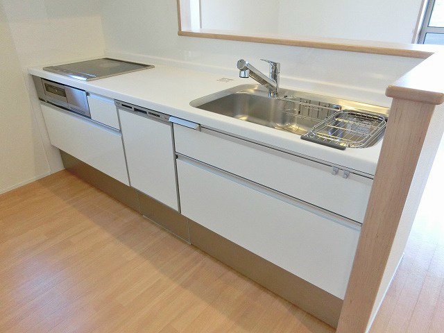 キッチン　オープンタイプのカウンターキッチンは機能性、デザイン性に優れ