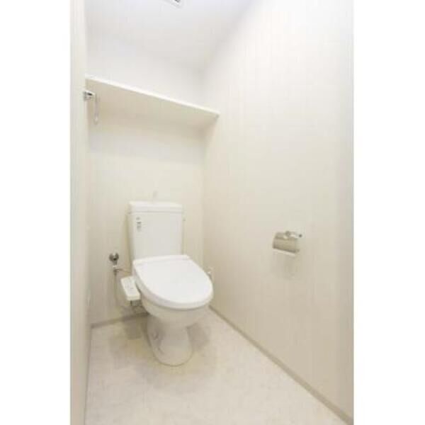 トイレ　※写真は同タイプ住戸です。