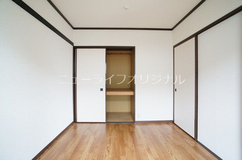 収納　奥行きがありお布団や季節の家電も収納できます☆