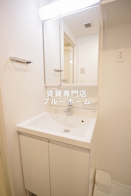 洗面設備　洗面所も収納豊富！