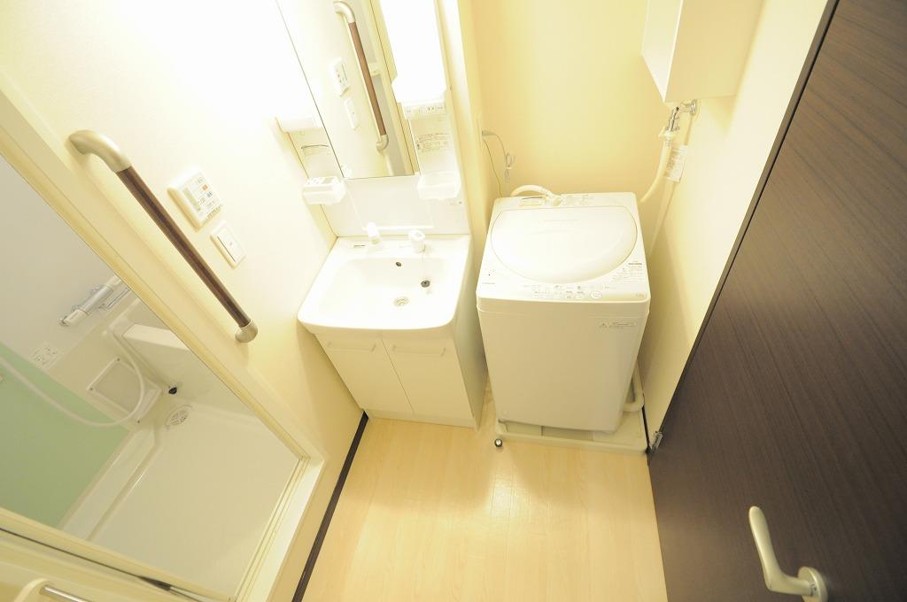 洗面設備　嬉しい独立洗面台つき！