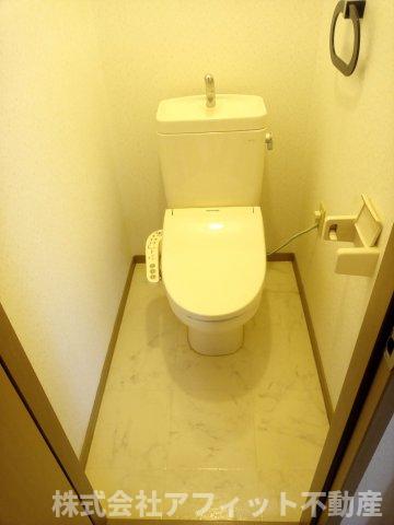 トイレ　温水洗浄暖房便座