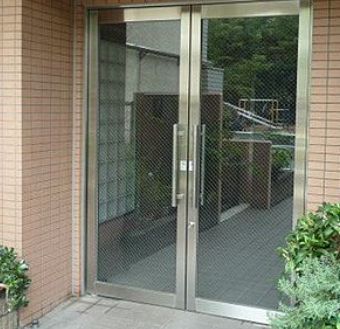 エントランス　清潔なエントランスです